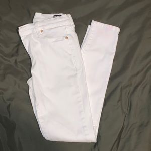 BlankNYC size 26 white skinny jeans